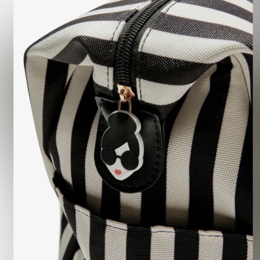 NEW ALICE + OLIVIA Duffle Bag Black and White Stripped - Picture 3 of 4
